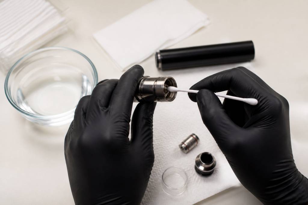 Comment nettoyer sa cigarette électronique pour préserver la santé et la qualité de vape ?