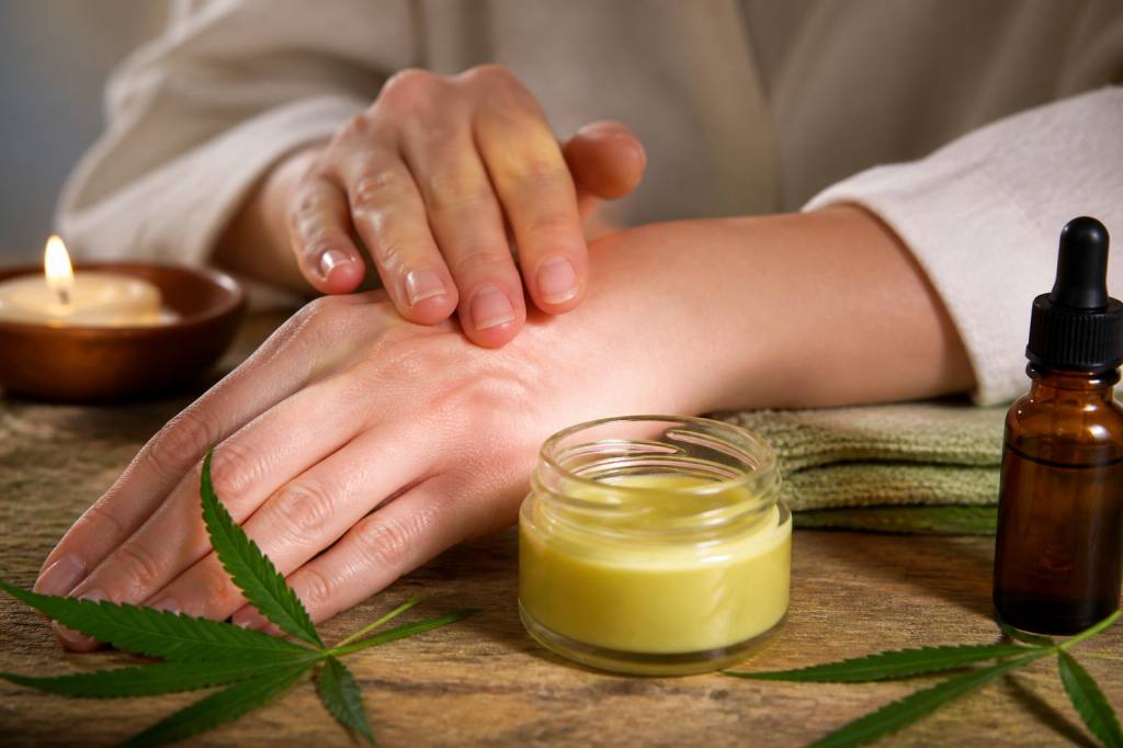 Baume cbd anti inflammatoire : bienfaits, utilisation et précautions d’emploi